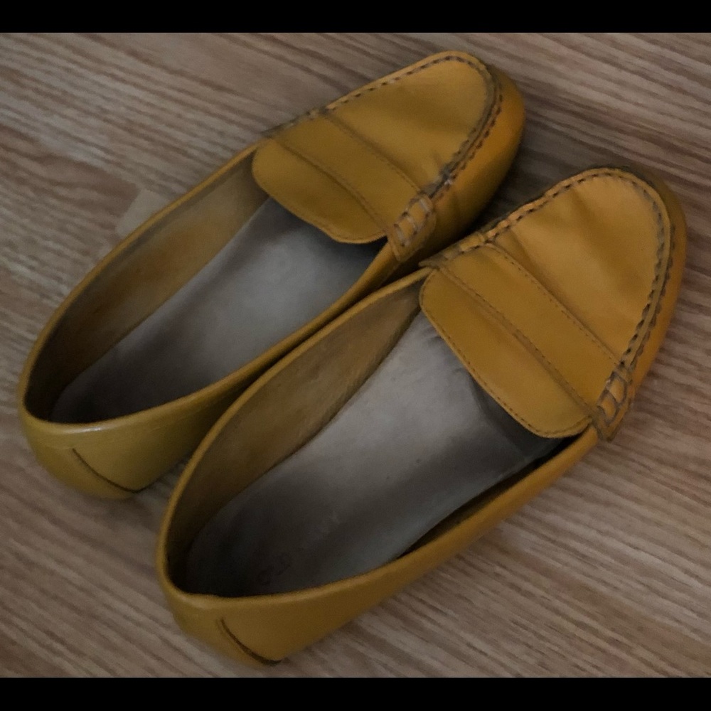 Moccasin shoes